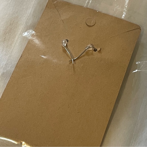 Brand New Earrings - Picture 2 of 2